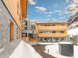 Golden Lodges Rauris Resort With ski Storage
