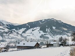 Golden Lodges Rauris Resort With ski Storage