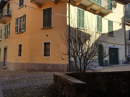 Apartment by Lago D'idro With Balcony