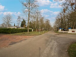 Chalet Near De Braakman Nature Reserve