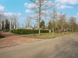 Chalet Near De Braakman Nature Reserve