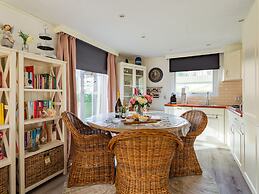 Chalet Near De Braakman Nature Reserve