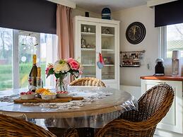 Chalet Near De Braakman Nature Reserve