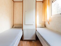 Chalet Near De Braakman Nature Reserve