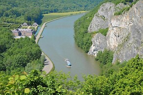 Charming Stay by the Meuse