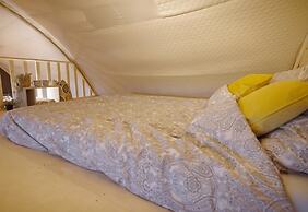 Romantic Tent Lodge in Dalerveen
