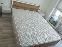 Comfy & Flat, Great Location, Parking