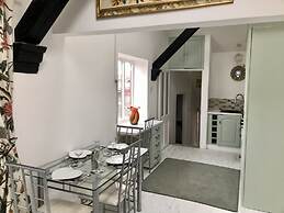 Charming 2-bed Apartment in Waterloo, Liverpool