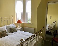 Charming 2-bed Apartment in Waterloo, Liverpool