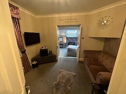 Lawton & Lauriston Court