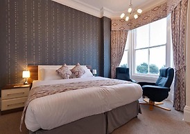 Lawton & Lauriston Court