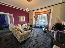 Lawton & Lauriston Court