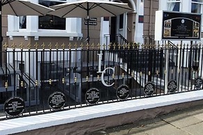 Lawton & Lauriston Court