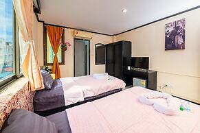 Happy Jomtien - Direct Beach Access, Sea View & Central Location