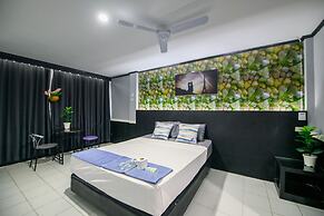 Happy Jomtien - Direct Beach Access, Sea View & Central Location