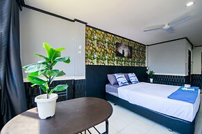 Happy Jomtien - Direct Beach Access, Sea View & Central Location