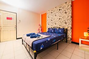 Happy Jomtien - Direct Beach Access, Sea View & Central Location