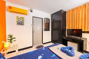 Happy Jomtien - Direct Beach Access, Sea View & Central Location