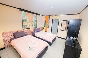 Happy Jomtien - Direct Beach Access, Sea View & Central Location