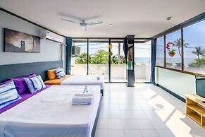 Happy Jomtien - Direct Beach Access, Sea View & Central Location