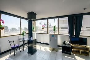Happy Jomtien - Direct Beach Access, Sea View & Central Location