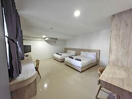 All day hostel @ BTS Bang Chak