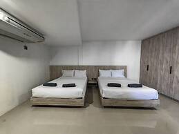 All day hostel @ BTS Bang Chak