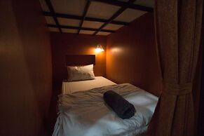 All day hostel @ BTS Bang Chak