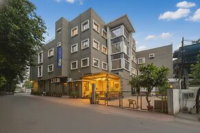 Fabhotel Bee Town