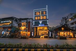 Fabhotel Frazer Suites