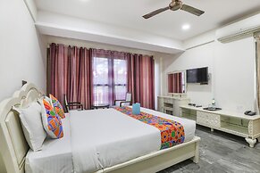 Fabhotel Frazer Suites