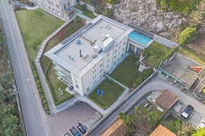 Modern House Apartments