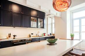Modern and Luxurious Apartment in Lisbon