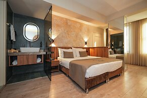 DER INN LARA