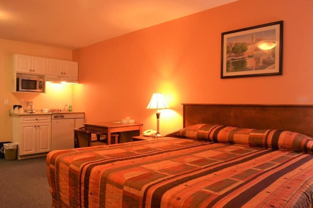 Aurora Park Inn & Suites