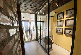 Kaia Gallery Hotel