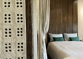Kaia Gallery Hotel