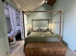 Kaia Gallery Hotel