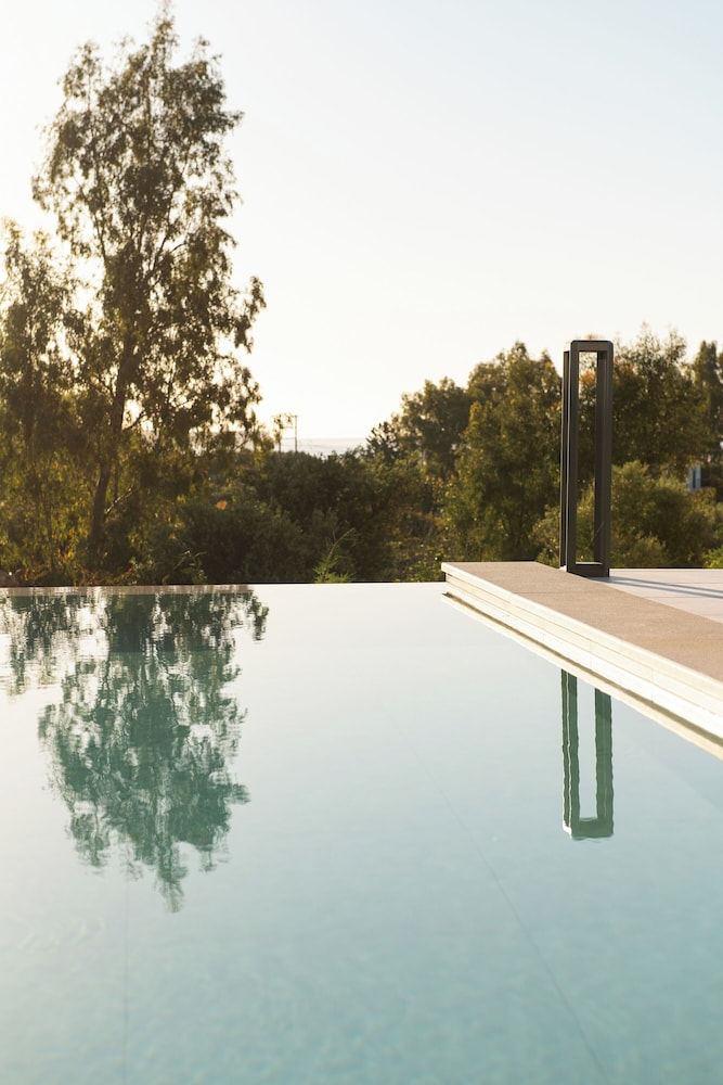 Reveli Suites