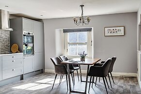 Cosy Apartment Above Village Pub
