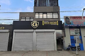Ayenda Gold House