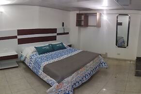 Ayenda Gold House
