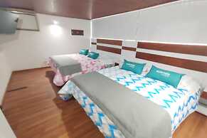 Ayenda Gold House