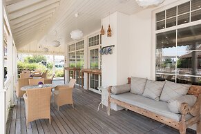 Hawaii Hotel