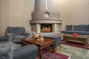 Arahova Inn Hotel