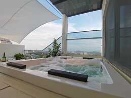 SANTORINI Melaka Imperio Residence.