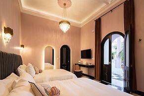 HOLT's Hotel De Mi Independencia