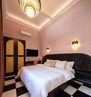 HOLT's Hotel De Mi Independencia