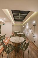 Expo Satelite 2750 Hotel & Suites