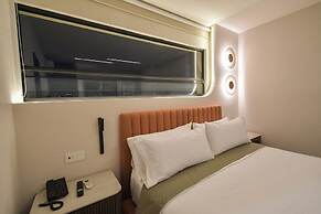 Expo Satelite 2750 Hotel & Suites